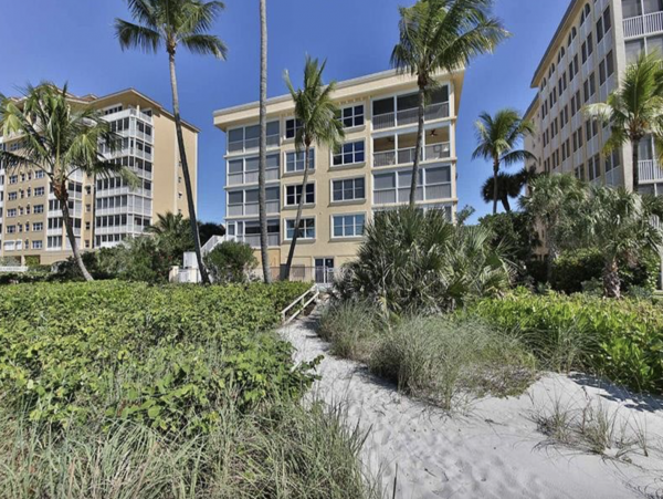 Beachfront Vacation Condo with Great Amenities